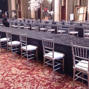 Sewa kursi Tiffany Silver Jakarta – kursi elegan warna perak untuk acara pernikahan & event profesional