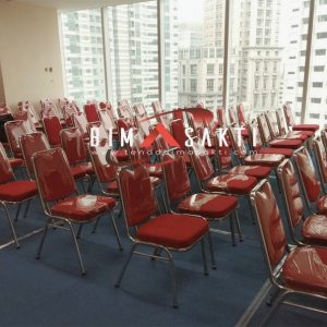 sewa kursi futura merah