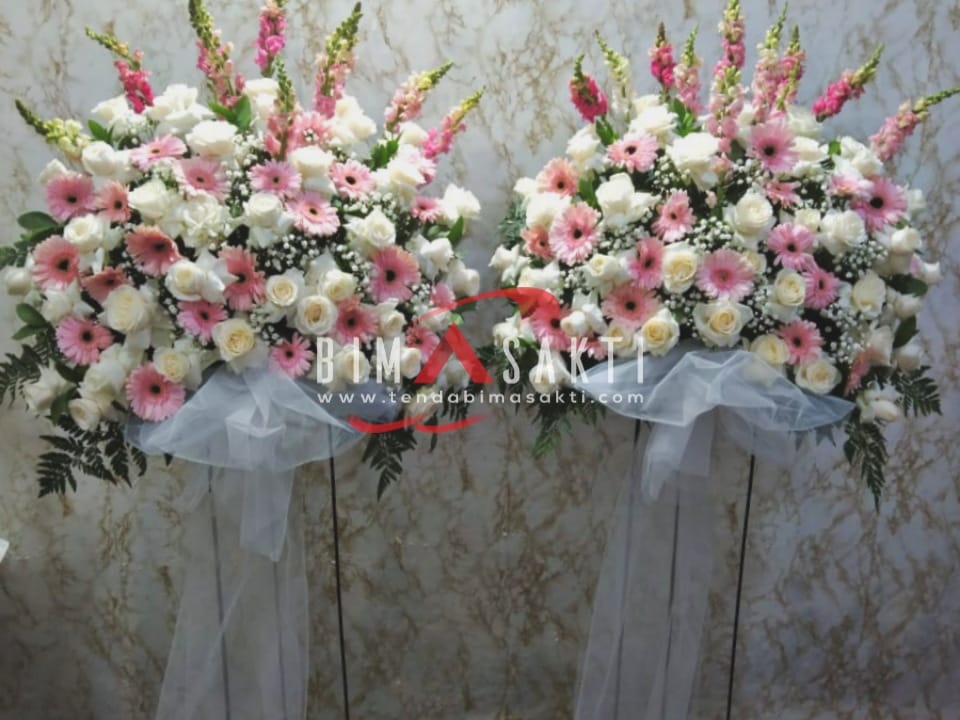 Sewa standing flower elegan untuk dekorasi pernikahan, Rental standing flower murah di Jakarta, Sewa standing flower cantik untuk dekorasi