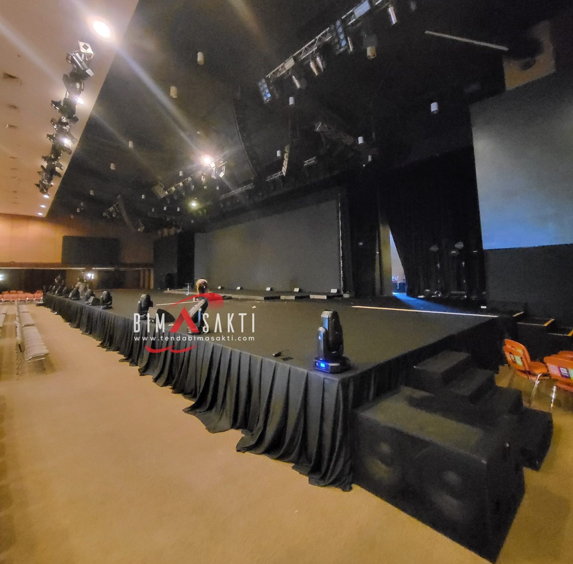 Sewa panggung modular untuk konser Jakarta, Panggung truss rigging outdoor event, Rental panggung acara pameran dan seminar, Sewa panggung kokoh