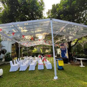 Sewa tenda transparan elegan untuk wedding outdoor di Jakarta. "Tenda transparan dengan dekorasi, Rental tenda clear untuk garden party