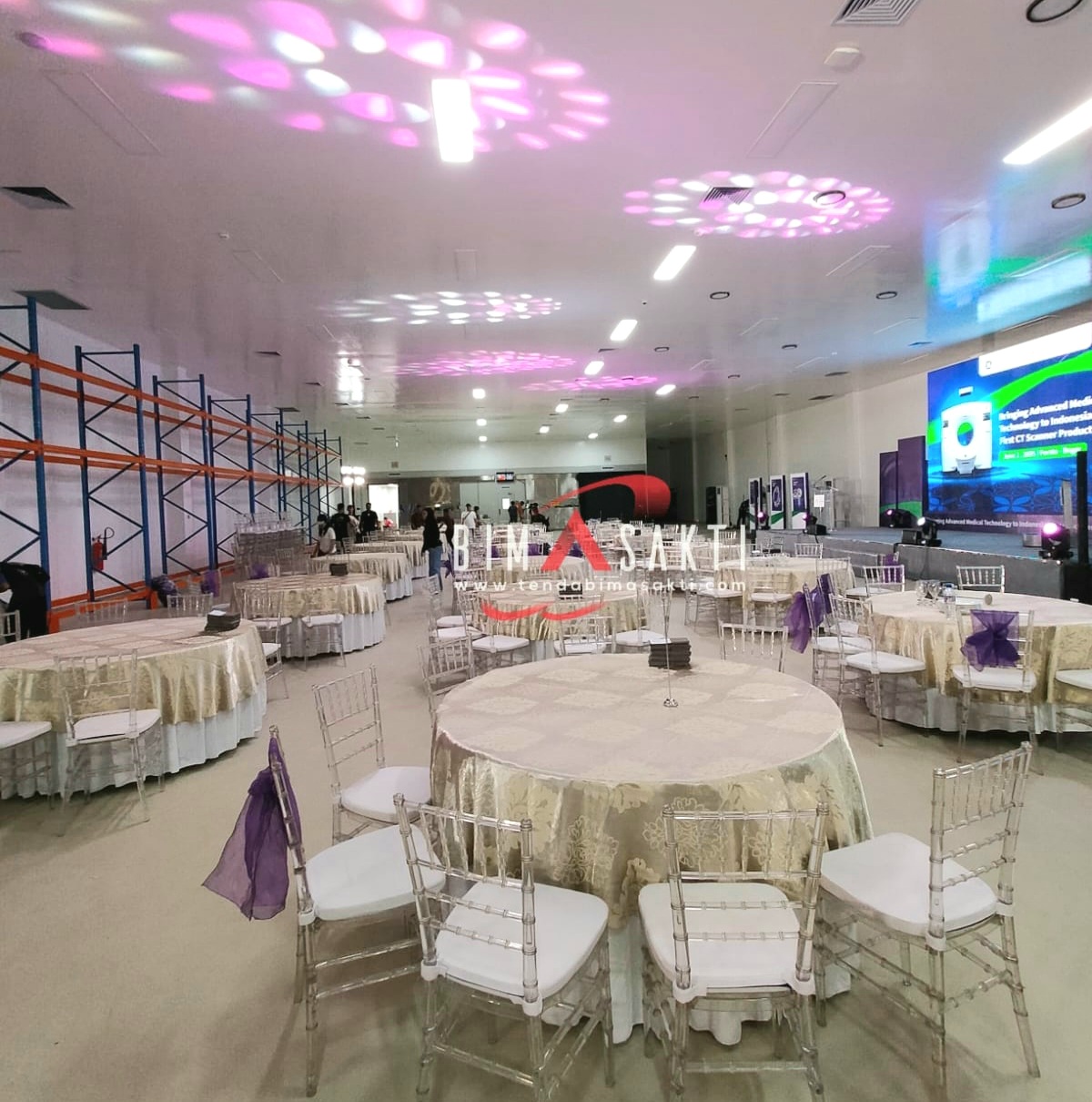 Kursi Tiffany sewa Jakarta – kursi mewah dengan desain modern dan kokoh