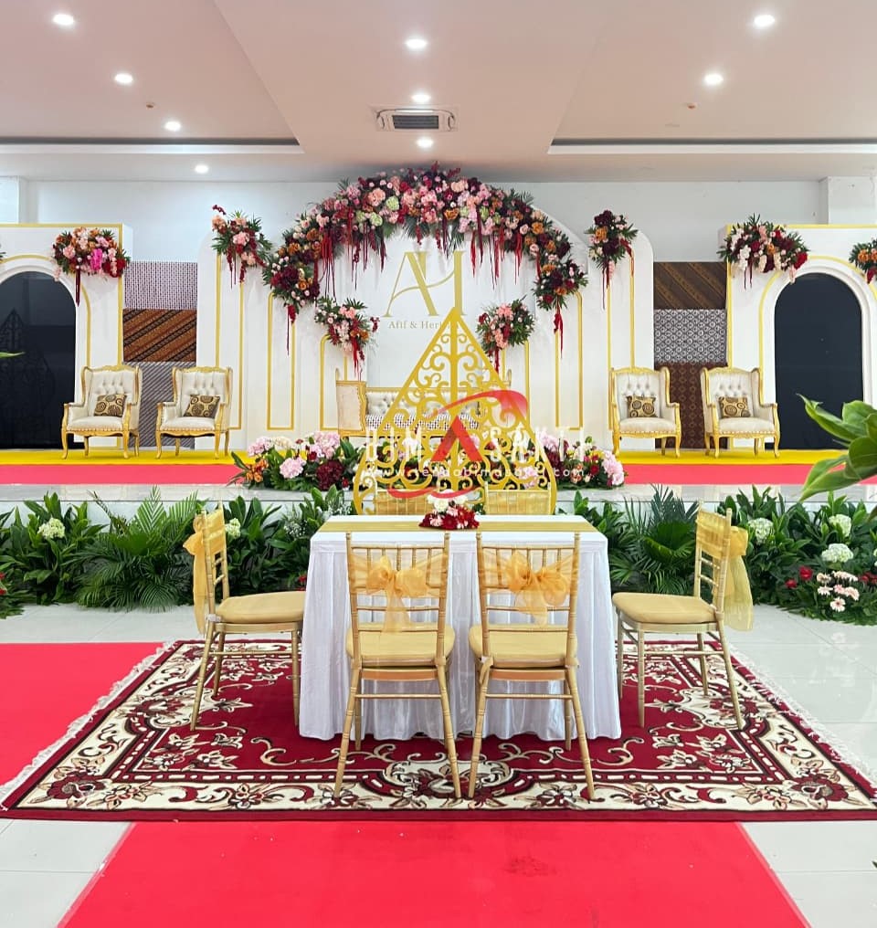 Sewa kursi Tiffany Jakarta – kursi elegan untuk acara wedding dan pesta formal