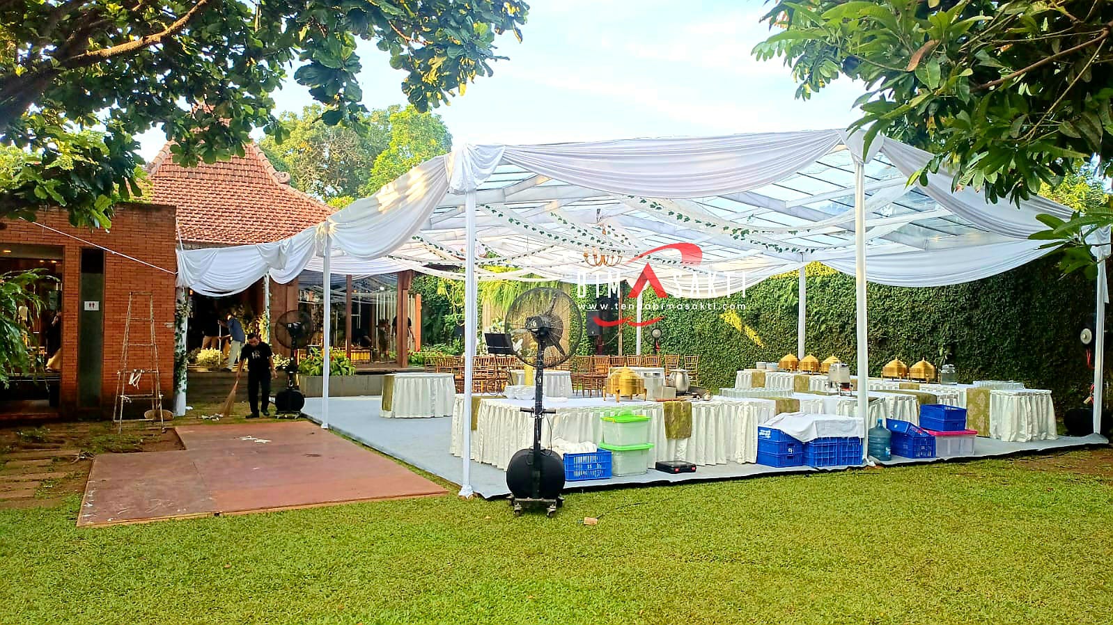 Sewa tenda transparan elegan – tenda dekoratif profesional untuk event perusahaan
