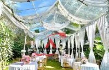 Dekorasi event outdoor tema garden party elegan di Jakarta oleh Tenda Bimasakti