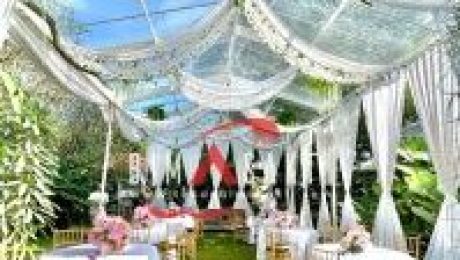 Dekorasi event outdoor tema garden party elegan di Jakarta oleh Tenda Bimasakti