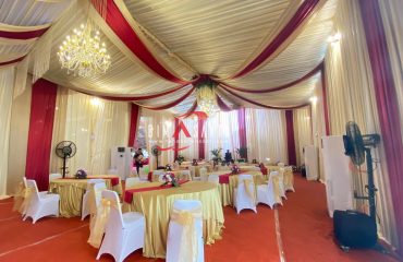 biaya sewa tenda pernikahan di Jakarta – contoh tenda pernikahan dekor elegan untuk acara di rumah